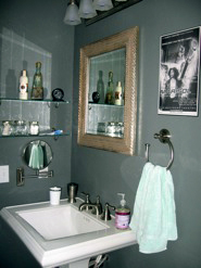 Bathroom (click to enlarge)