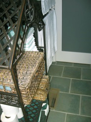 Bathroom (click to enlarge)